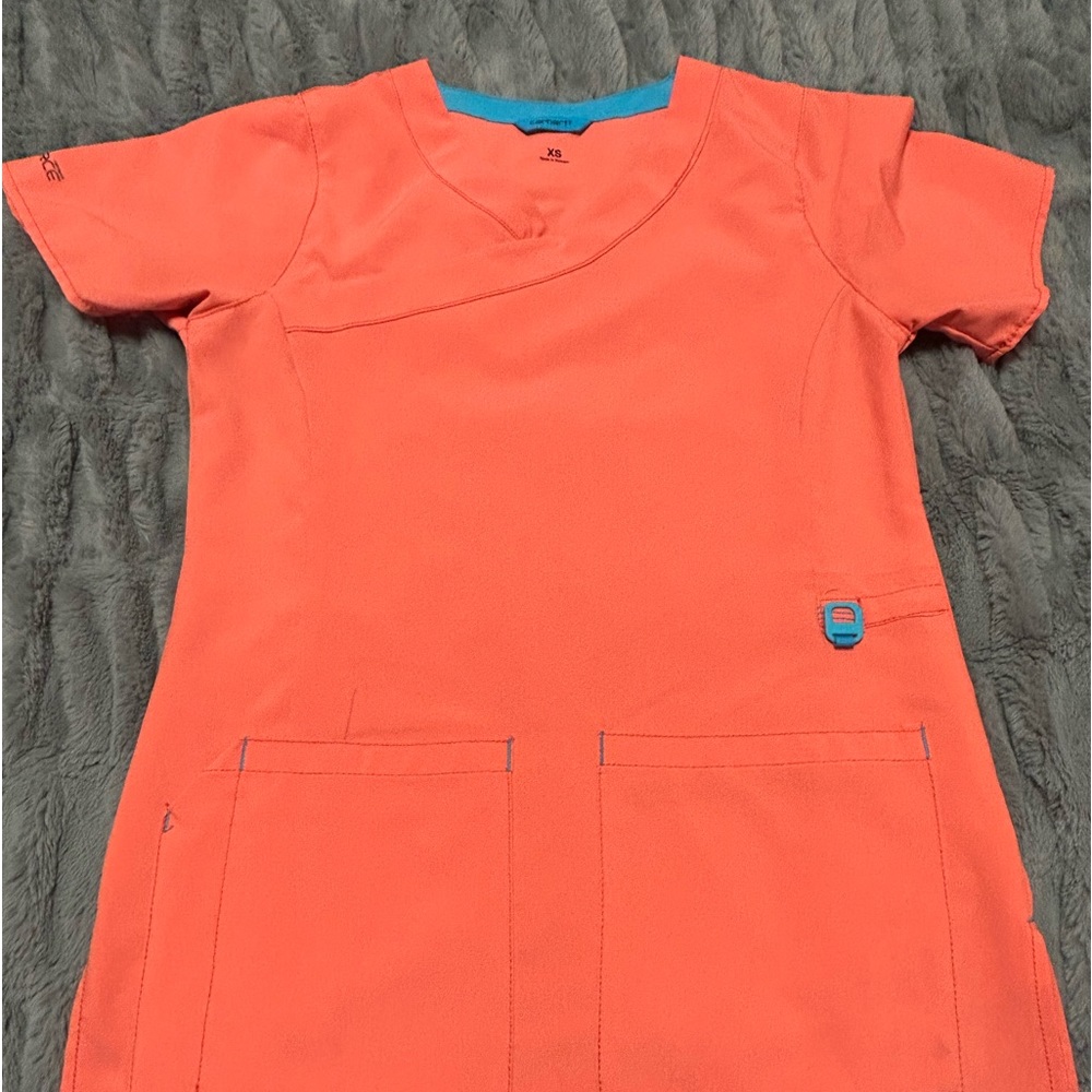 XS WOMENS CARHARTT SCRUB TOP